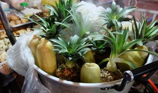 昆明国旅周叶推荐：西双版纳水果吃法的奇妙之处——菠萝 