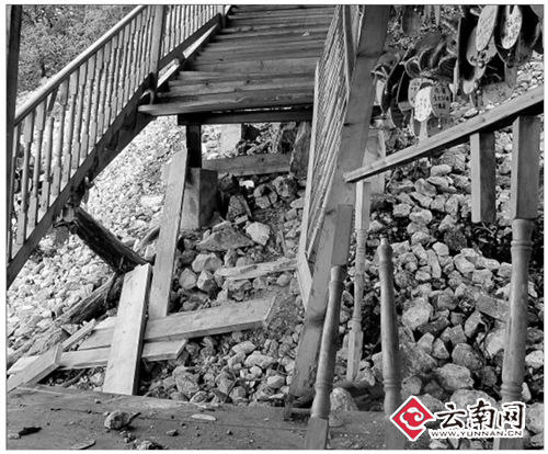 泸沽湖景区旅游索道设施在地震中垮塌